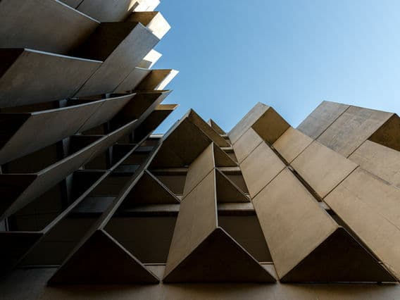 К проблеме выпадения улучшений участка из-под налогообложения недвижимости